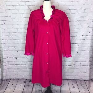 Vintage Kelly Reed Fuchsia Snap Front Robe Medium